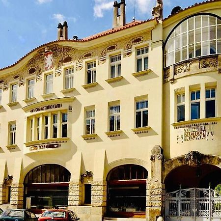 Hradec Králové Hotel Okresni Dum מראה חיצוני תמונה
