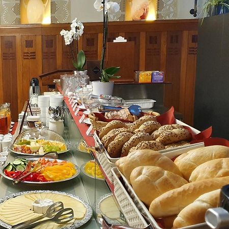 Hradec Králové Hotel Okresni Dum מראה חיצוני תמונה