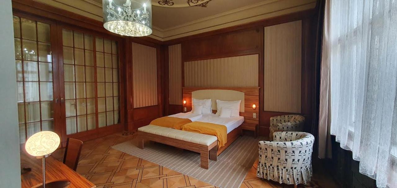 Hradec Králové Hotel Okresni Dum מראה חיצוני תמונה